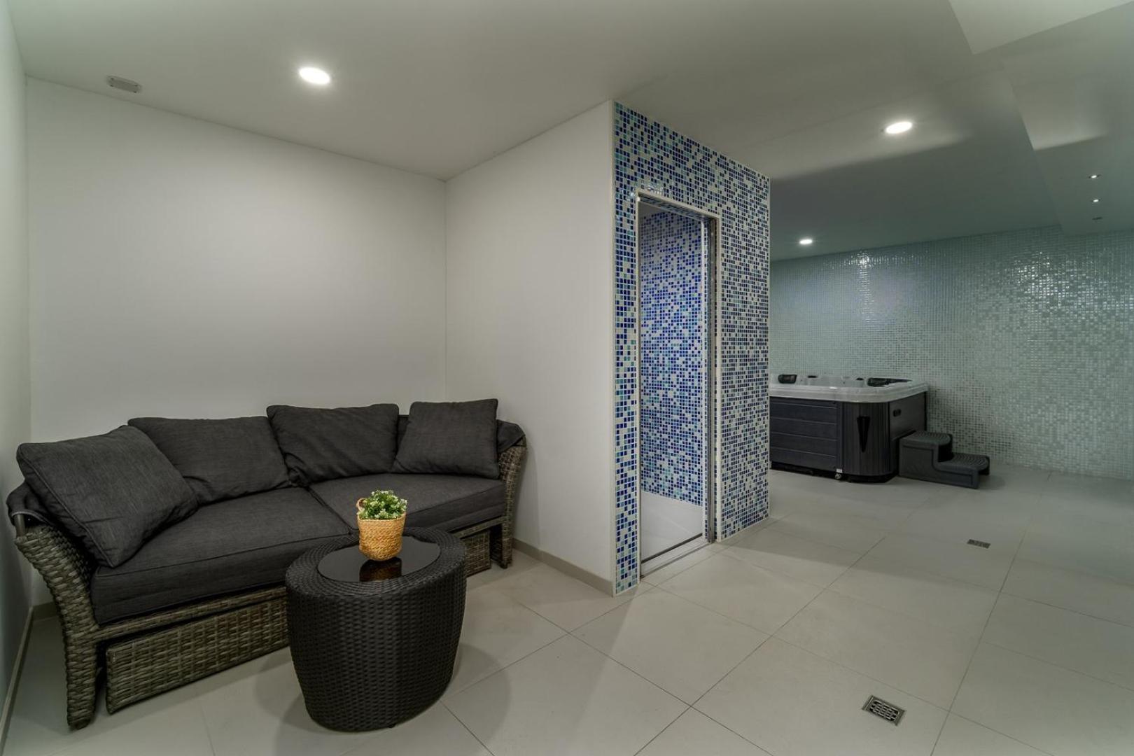 Luxury Villa Lucas With Heated Pool, Whirlpool, Sauna, 14 Pax 포드스트라나 외부 사진