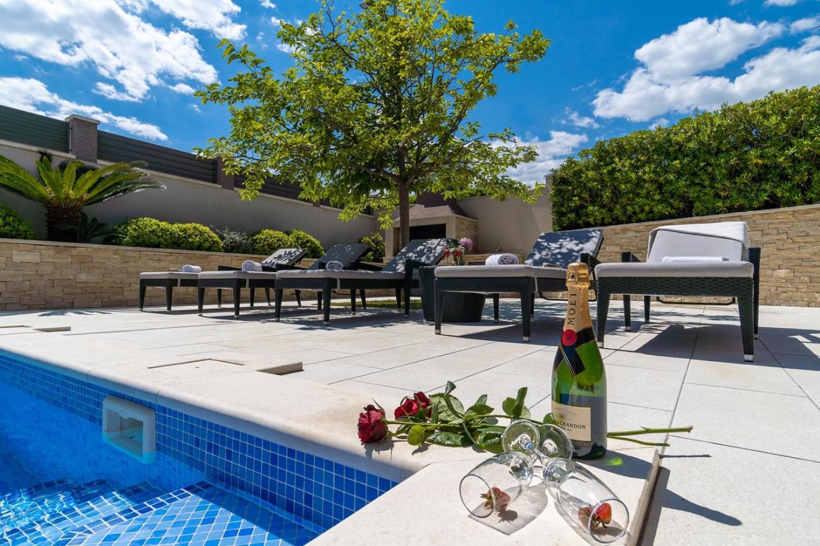 Luxury Villa Lucas With Heated Pool, Whirlpool, Sauna, 14 Pax 포드스트라나 외부 사진